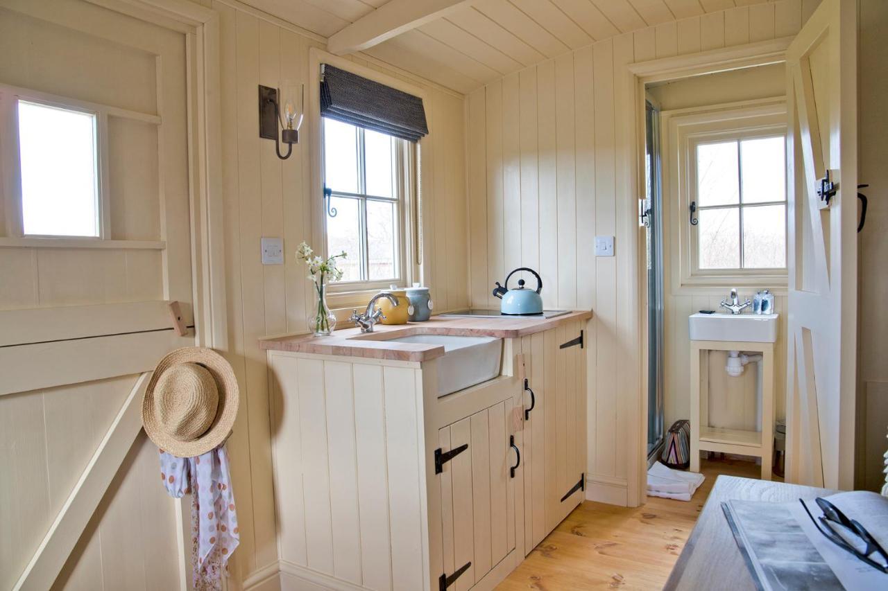 The Hut Villa Ashbourne  Bagian luar foto
